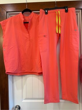Figs Hot Coral Set